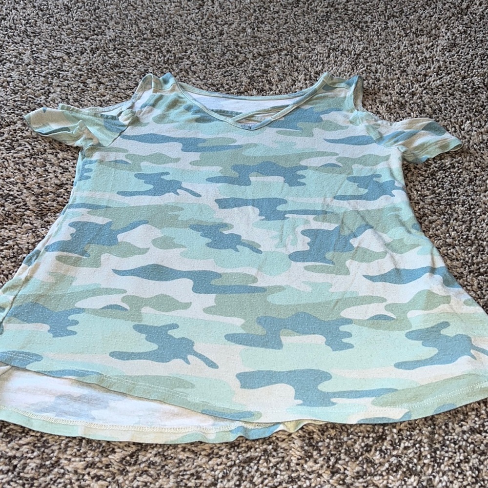 Justice shirt. Size 6/7